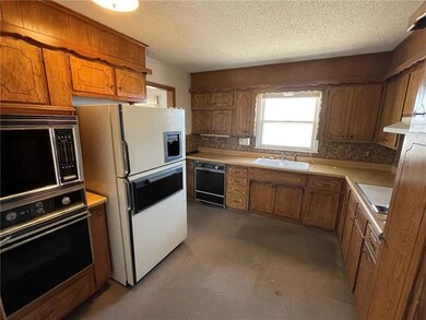 5743 Caenen St, Shawnee, KS 66216 - photo 4