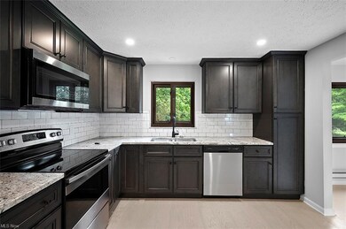 26744 Skyline Dr, Olmsted Falls, OH 44138 - photo 3