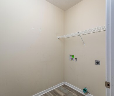 165 Schneider Blvd_-5