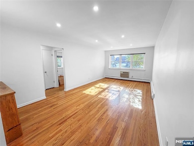 54 Broad Ave unit 4A, Palisades Park, NJ 07650 - photo 4