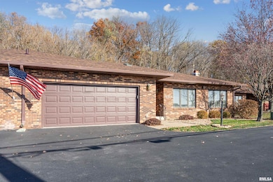 5311 38th Ave unit 10, Moline, IL 61265 - photo 2