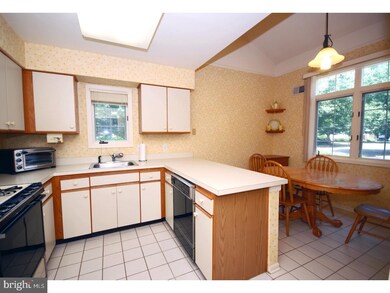 48 Winthrop Rd unit A, Monroe Township, NJ 08831 - photo 4