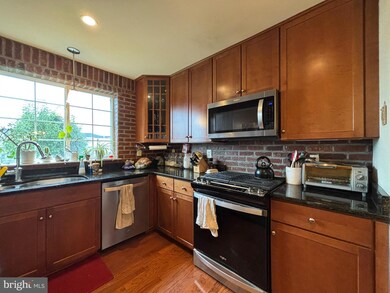 4127 S Four Mile Run Dr unit 302, Arlington, VA 22204 - photo 4