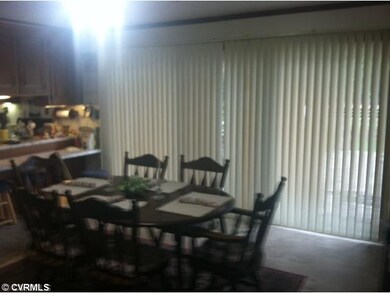 Kitchen - Spacious Eat In Kitchen with Sunny Break