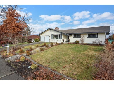 901 E 18th St, the Dalles, OR 97058 - photo 2