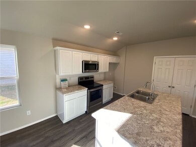 981 E Starling St, Fayetteville, AR 72701 - photo 6