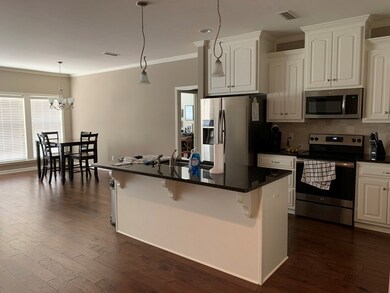 Kitchen /Dining