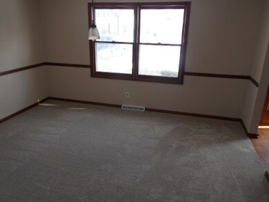 864 Sheldon Ave, Aurora, IL 60506 - photo 2