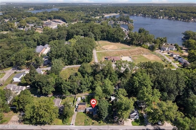 369 E Pace Ave, Akron, OH 44319 - photo 2