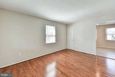 914 Division Ave NE, Washington, DC 20019 - photo 5