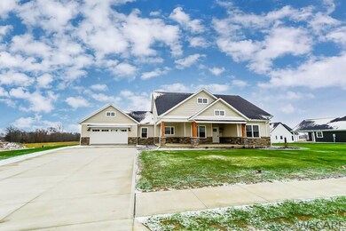 1203 Wells Dr, Wapakoneta, OH 45895 - photo 3