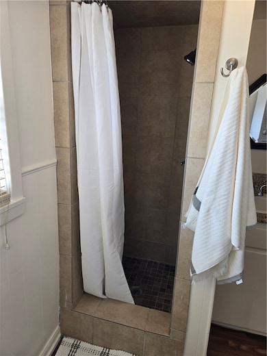 Bathroom featuring tiled shower