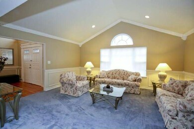 43 Greyhound Ct, Kendall Park, NJ 08824 - photo 4