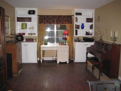 2927 S Keaton Ave, Tyler, TX 75701 - photo 2