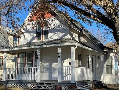 624 N Grand Ave