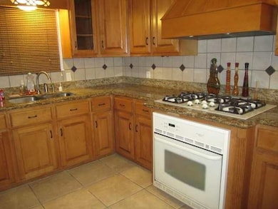 2217 E Montgomery St, Laredo, TX 78043 - photo 4