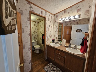 Guest Bathroom. 9'x6