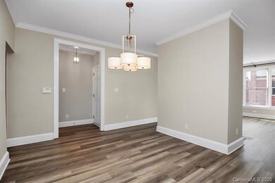 Seamless Entry into Living Room from Dining Area!
