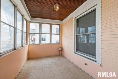 633 W 17th St, Davenport, IA 52803 - photo 3