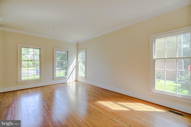 1945 Hull Rd, Vienna, VA 22182 - photo 4