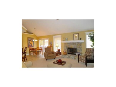 Gas fireplace, vaulted ceilings