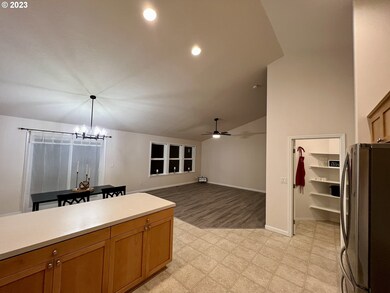 655 N Juniper Ct, Canby, OR 97013 - photo 5