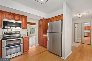 2316 Glade Bank Way, Reston, VA 20191 - photo 5