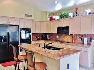 5 Kitchen 1.JPG
