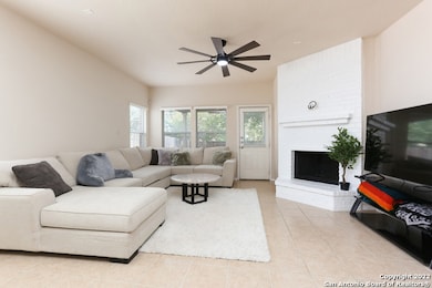 109 Krieg Dr, Boerne, TX 78006 - photo 5