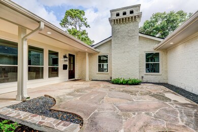 10310 Green Tree Rd, Houston, TX 77042 - photo 2