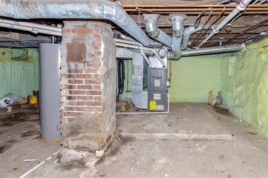 938 15th Ave SW, Cedar Rapids, IA 52404 - photo 4