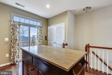 15653 John Diskin Cir, Woodbridge, VA 22191 - photo 5