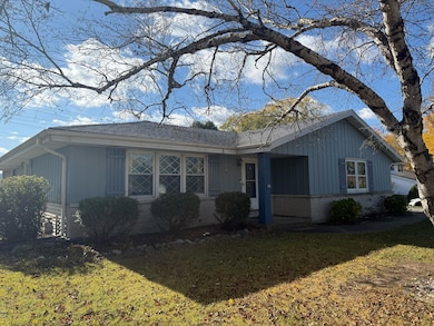 15837 W Robin Rd, New Berlin, WI 53151 - photo 2