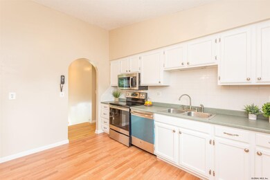 31 Michigan Ave, Rensselaer, NY 12144 - photo 4