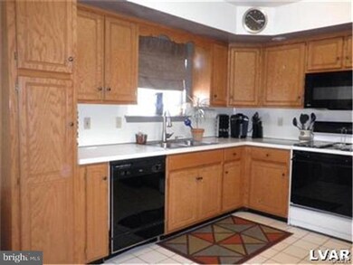 2764 Tamlynn Ln, Easton, PA 18045 - photo 2