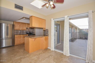 Breakfast Room-Kitchen Bar