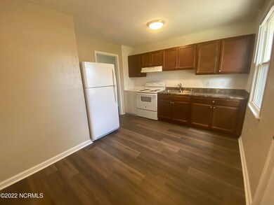 1112 Davis St, Jacksonville, NC 28540 - photo 3