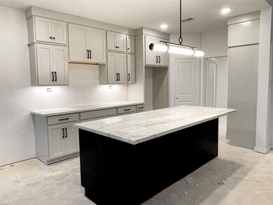 Kitchen With 2 Tone Cabinets