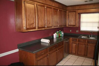 210 Wimbleton Cir, Warner Robins, GA 31093 - photo 2