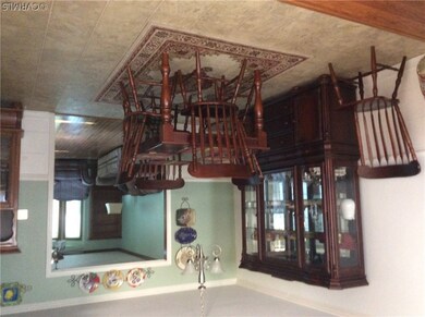 dining room - crown molding, chair rail