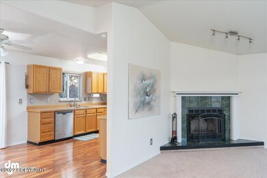 05-Living Room_MAX2408