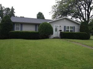 1122 Oakview Dr, Columbus Junction, IA 52738 - photo 2