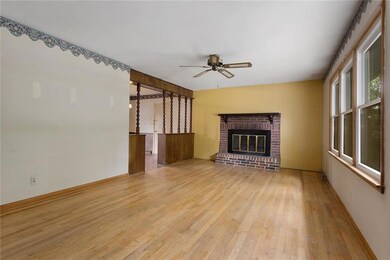 205 E Maple St, Raymore, MO 64083 - photo 3