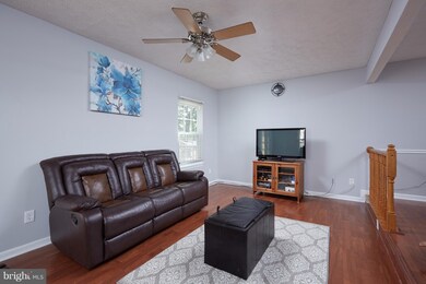 9601 Donnan Castle Ct, Laurel, MD 20723 - photo 2