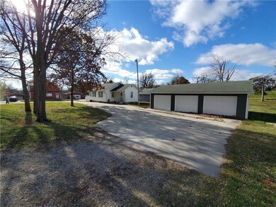 310 N 15th Ave W, Newton, IA 50208 - photo 4