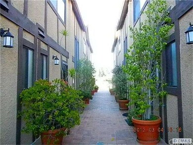 Walk way to Unit