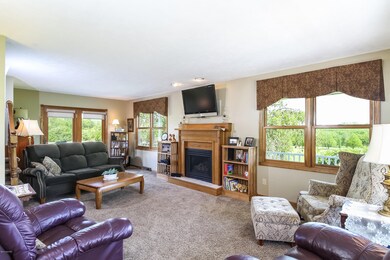 005-Living_Room-4213472-large