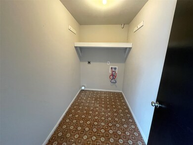 318 S Poplar St unit 3, Tomball, TX 77375 - photo 7