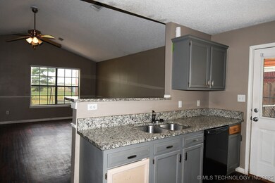 403 N Maple St, Sallisaw, OK 74955 - photo 6