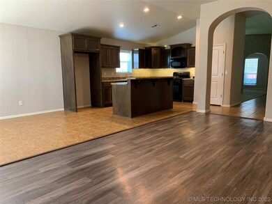 Living room and kitchen with breakfast room